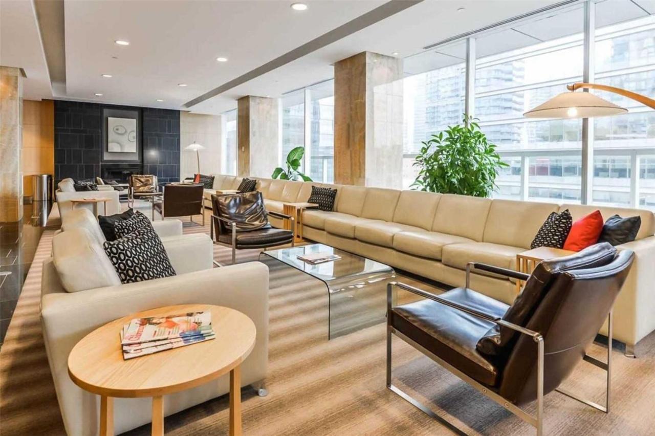 Newly Renovated Cozy Condo/Union Station Toronto Buitenkant foto