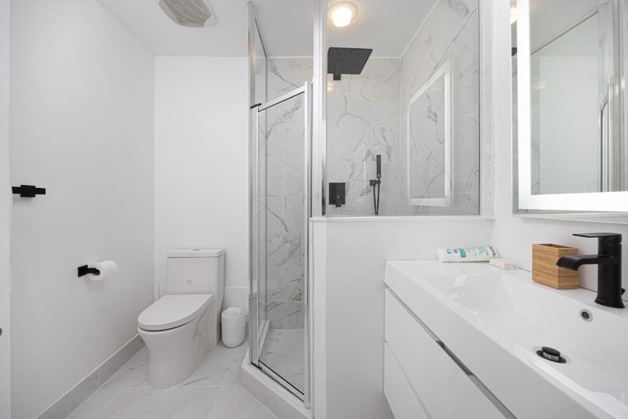 Newly Renovated Cozy Condo/Union Station Toronto Buitenkant foto