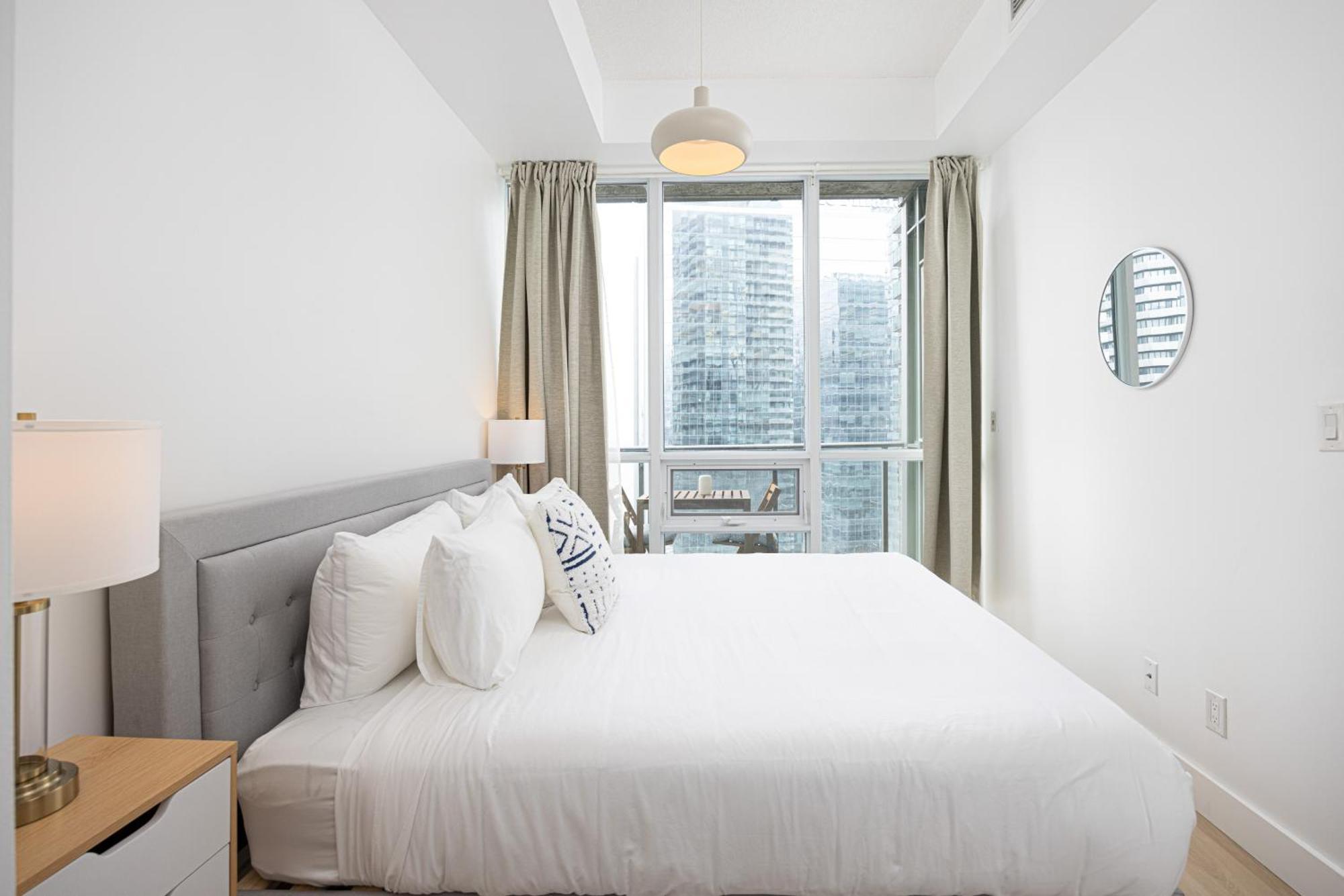 Newly Renovated Cozy Condo/Union Station Toronto Buitenkant foto